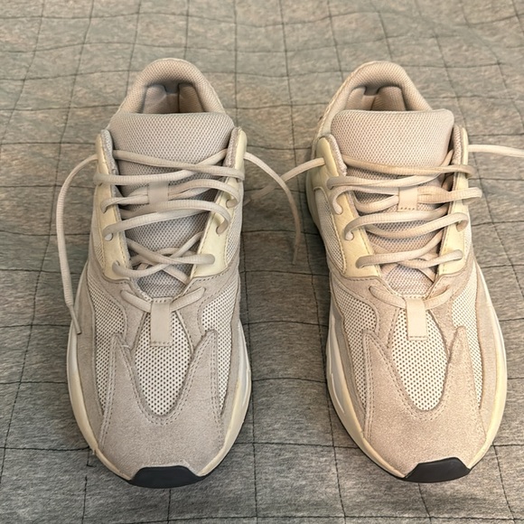 Yeezy 700 V1 Analog - Picture 3 of 9